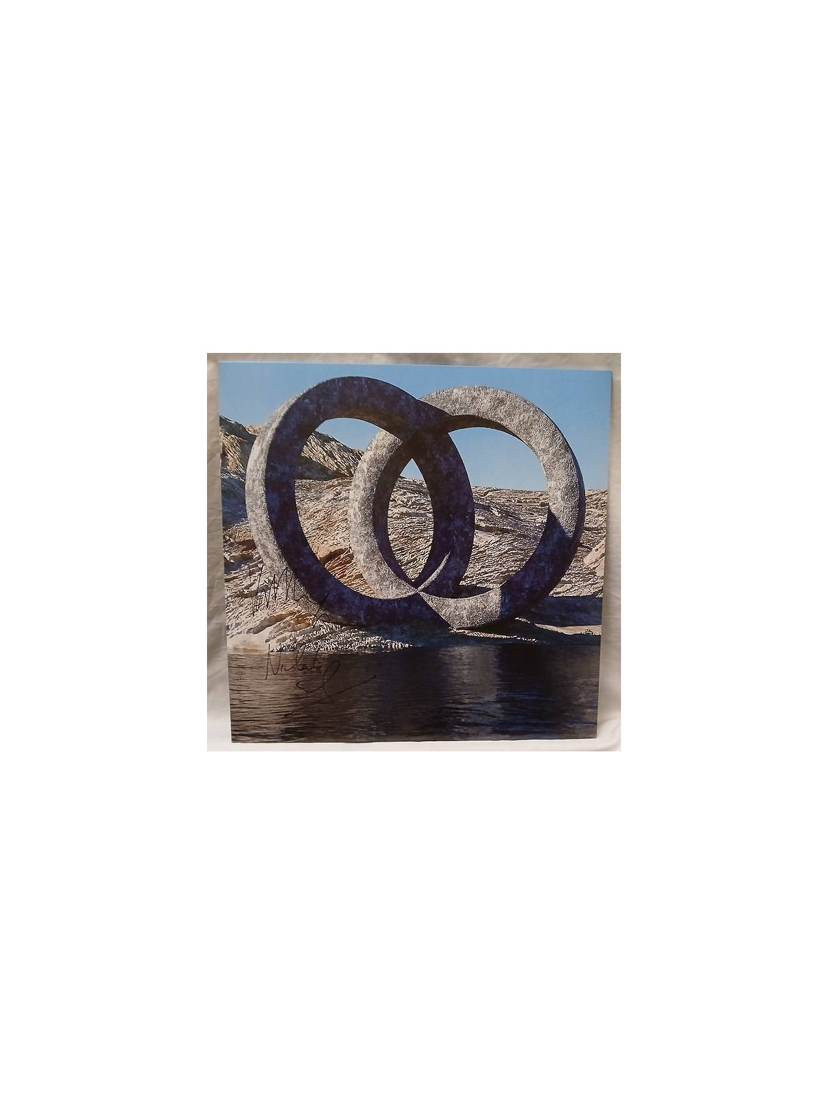 Le vinyle de The KVB : Unity est disponible à Ciel rouge, disquaire indépendant à Dijon