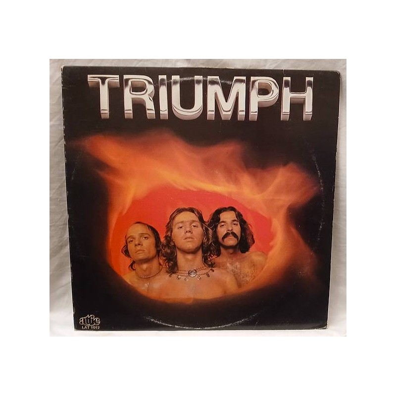 Le vinyle de Triumph : Triumph est disponible à Ciel rouge, disquaire indépendant à Dijon