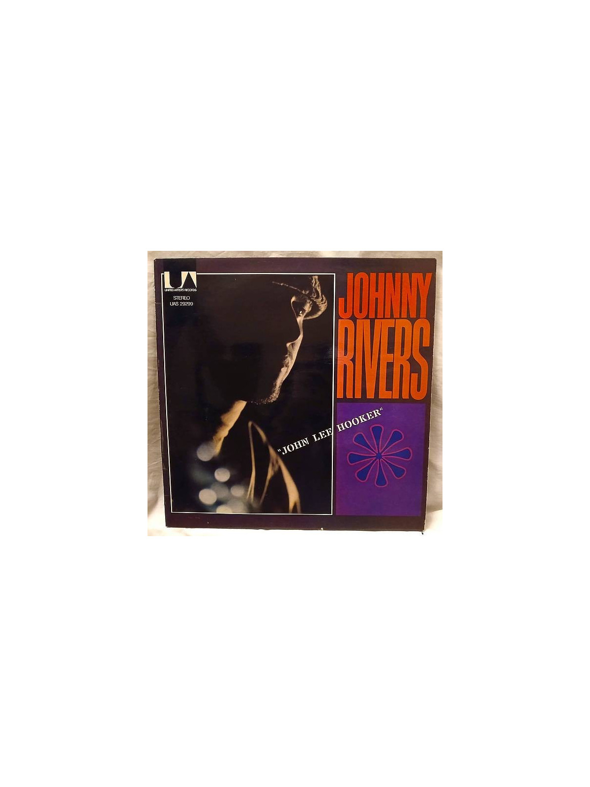 Le disque de Johnny Rivers : Whiskey a go-go revisited est disponible en vinyle à Ciel rouge, disquaire indépendant en Bourgogne